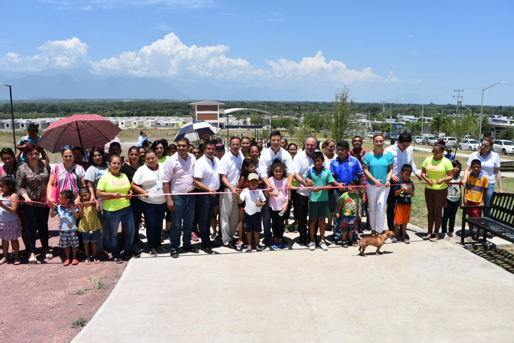 Inaugura alcalde plaza en la Colonia Bugambilia de Montemorelos |  