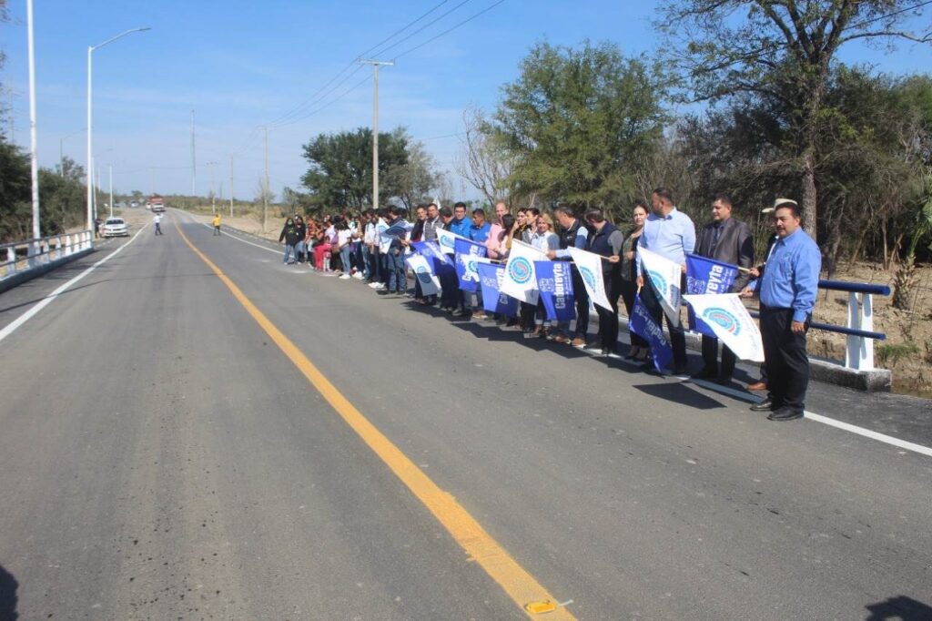 Inauguran puente que beneficiará a miles de ciudadanos en Cadereyta