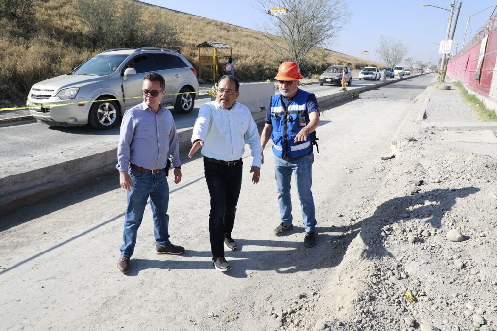 Supervisa alcalde avance de construcción de lateral perfiferico y avenida cholates en Escobedo